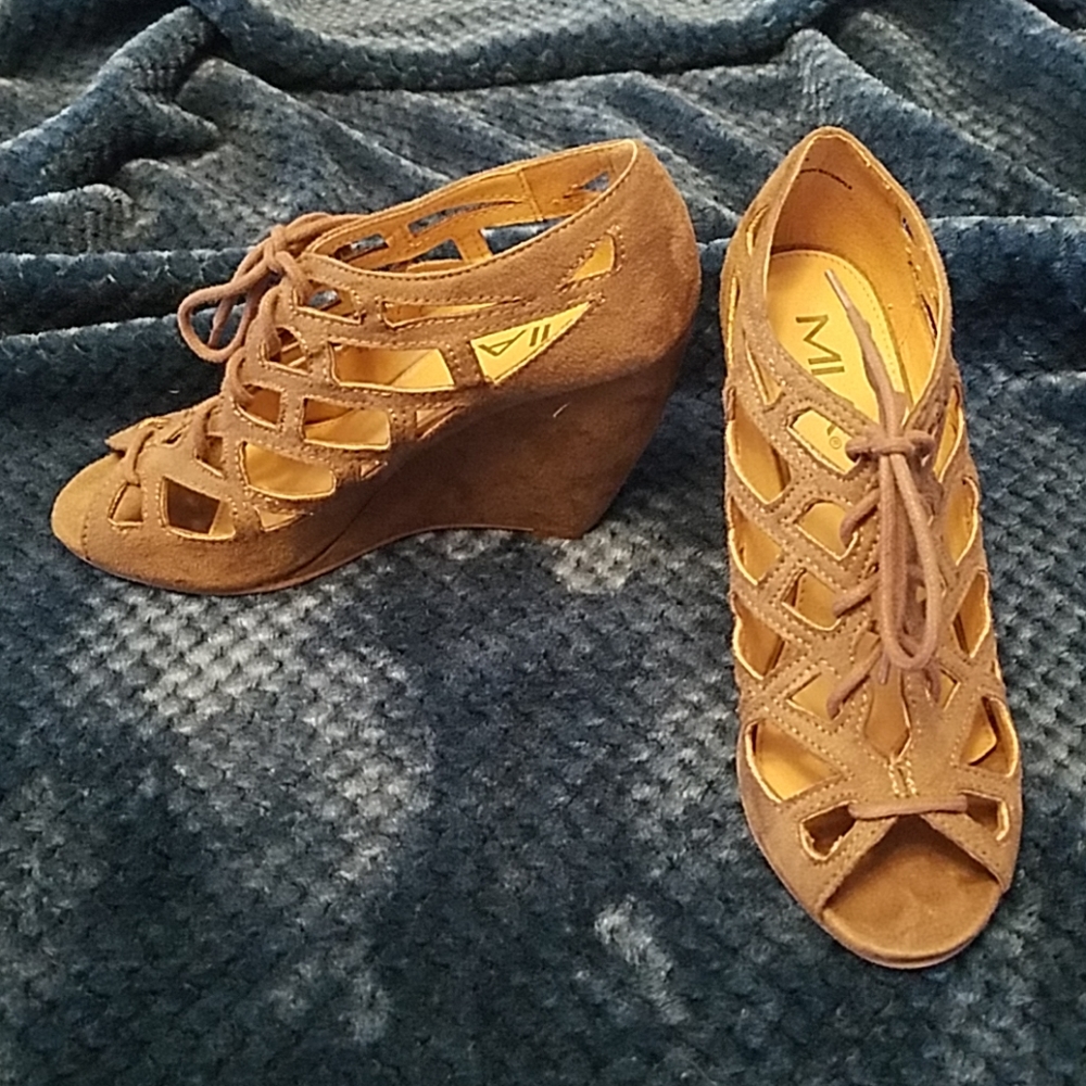MIA (Wedge)